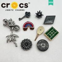 ใหม่ cross jibbitz Charms อุปกรณ์เสริมหัวเข็มขัดโลหะ สีรุ้ง แบบสร้างสรรค์ สไตล์พังก์ สําหรับรองเท้า cross DIY