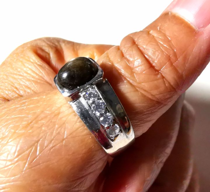 แหวนพลอยสตาร์บุษ-หรือ-black-sapphire-ทรงผู้ชาย-ตัวเรือนหนา-เงินแท้-925-บ่าข้างเพชร-cz-เก๋ๆ-ไซส์-56