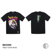 เสื้อยืดคอกลมแขนสั้นผ้าฝ้ายพิมพ์ลายทรงหลวมแฟชั่นสําหรับผู้ชาย BEHIND CLOTHING เสื้อยืดลาย “FEED YOUR HEAD”