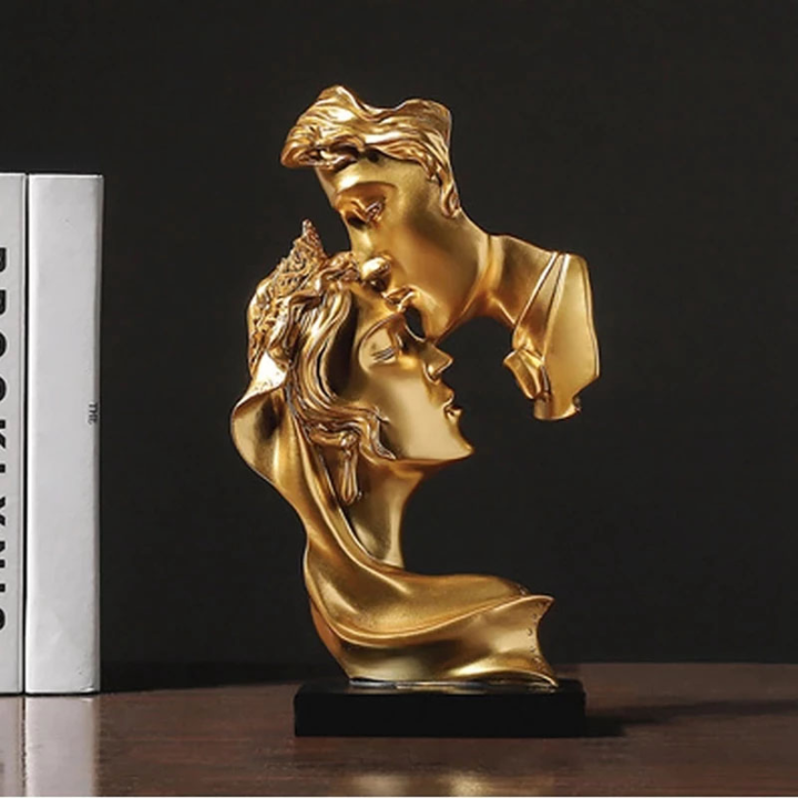 Resin Sculpture Art Romantic Couple Kissing Statue Living Room