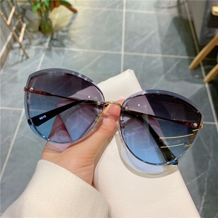 rimless-clip-oval-sun-glasses-for-women-luxury-oversized-retro-vintage-designer-women-sunglasses-car-driving-outside-shades