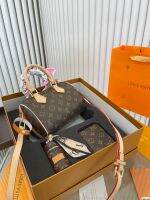 [คลังสินค้าพร้อม] TOP.1LV กระเป๋าสตรีสะพายข้างสะพายไหล่-เทพธิดาชุดสามชิ้น