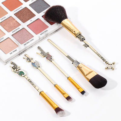 2021 Japan Anime Attack on Titan Makeup Brushes Set Professional Cosmetic Powder Eye Shadow Eyebrow Beauty Make Up Brush Tool