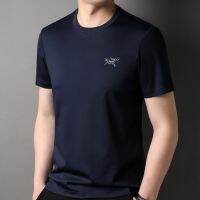 Arcteryx เสื้อยืดแขนสั้นปักลายสำหรับบ้านนกเสื้อยืดคอกลมสำหรับผู้ชายสีล้วนสำหรับฤดูร้อนเสื้อยืดแขนครึ่งไหมหม่อนผ้าไหมน้ำแข็งแห้งเร็วแคนาดานำเข้าสไตล์ใหม่