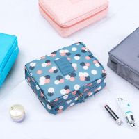 Luggage, travel bag, portable cosmetic bag Oxford cloth ladies cosmetic bag 行李包，旅行包，便携化妆包 牛津布 女士 化妆包