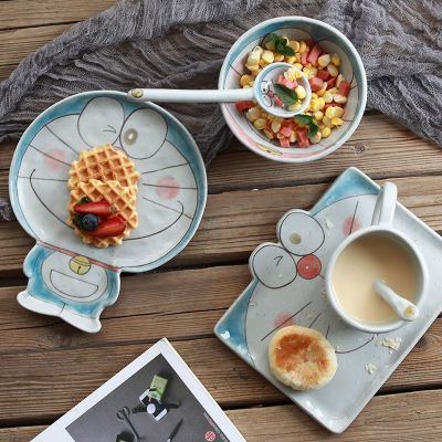 [HOT LZLIOGWOHIOWO 537] สร้างสรรค์บนโต๊ะอาหารเซรามิกโดราเอมอนแผ่นช้อนชามพิเศษ Slotted ถ้วยอาหารเช้าชามโฮมออฟฟิศของขวัญแฟนซีสำหรับชาดื่ม