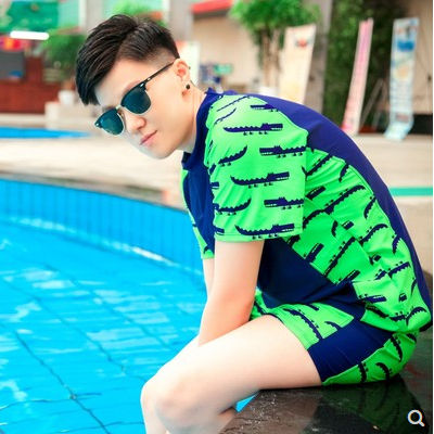 ชุดว่ายน้ำทอม มีที่รัดอกด้านใน ลายสีเขียวแฟชั่น