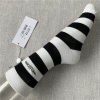 ต้นฉบับ Italian luxury M home high-end soft cotton black and white wide stripe mid-high calf all-match trendy womens socks Z