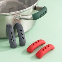 2Pcs Grip Silicone Pot Holder Sleeve Pot Glove Pan Handle Cover Grip Kitchen Tools Microwave Anti Scalding Pot Bowl Holder Clip