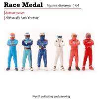 Racemedal 1:64โมเดลตุ๊กตาขยับแขนขาได้ลองสำหรับ Brother Racing Driver ยืนอยู่โมเดลรถยนต์น้อยอุปกรณ์วิวถนนโมเดล D