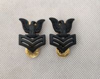 tomwang2012.PAIR U.S. NAVY/ MARINE CORPS BLACK METAL COLLAR HAT PIN DEVICE: FIRST CLASS PETTY OFFICER/ E6