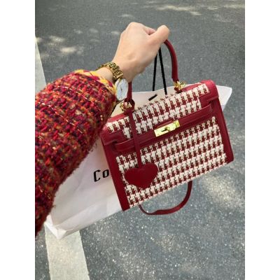【Hot Sale】 red fragrance bag womens 2023 winter new high-end niche light luxury Messenger shoulder