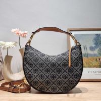 กระเป๋าสะพายไหล่ TORY BURCH T MONOGRAM MINI JACQUARD CRESCENT BAG ร้อนแรงกว่านี้ไม่มีแล้ว