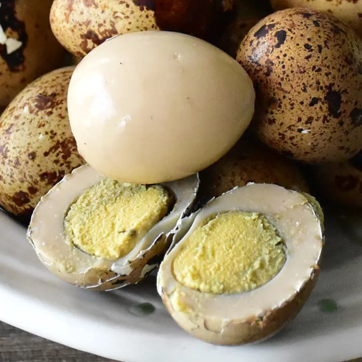 400 grams of canned quail eggs made of Jinhua ham juice. Potstewed