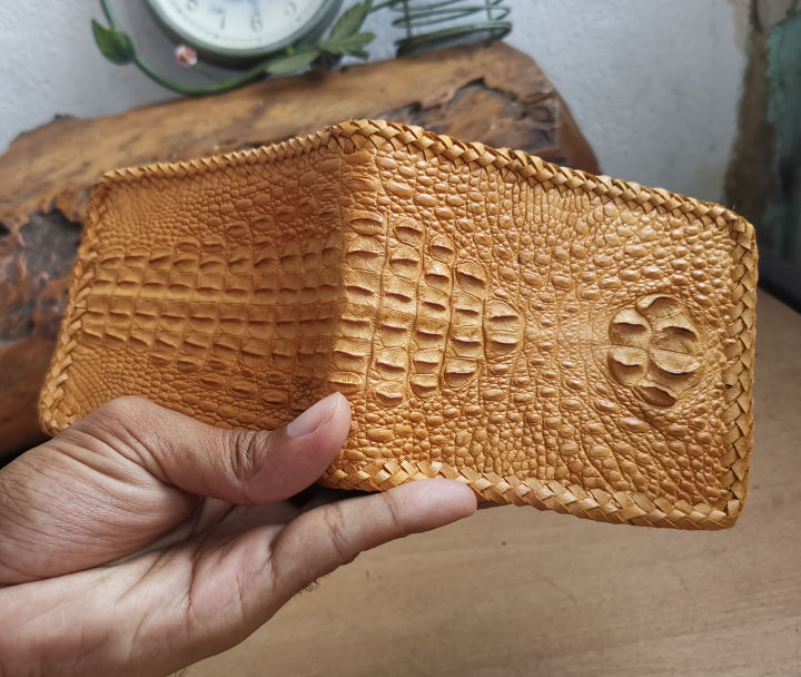 genuine-crocodile-leather-ถักขอบตลอดใบ-ด้วยช่างผู้ชำนานการ-งานสวยปรานีต