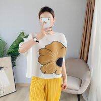 2023 Hot Fashionable pleated printed round neck T-shirt for women  summer new three-quarter sleeve loose flesh-covering fashion versatile top