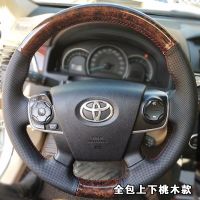 ปลอกหนังแท้กันลื่นสำหรับ Toyota Camry 2012-2015หนังไม้พีชสีดำเย็บด้วยมือพวงมาลัยอุปกรณ์เสริมรถยนต์