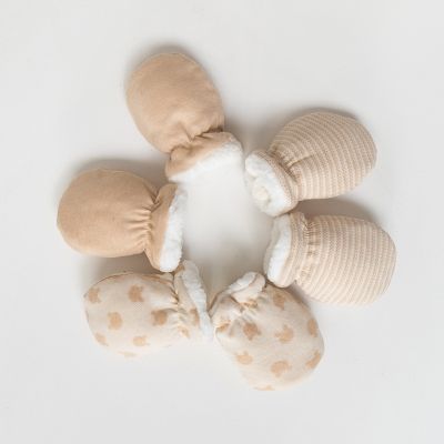 Newborn Gloves Winter Warm Mittens Made of Imitation Lamb Wool Padded Cotton Baby Mittens Newborn Baby Mittens Kids Gloves