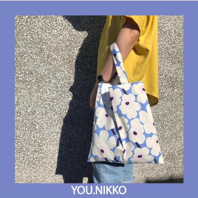 กระเป๋าผ้า Marimekko mini ของแท้ 100% - ดอกสีขาวพื้นฟ้า YOU.NIKKO  มีป้ายแท๊ก ส่งฟรี (ถุงผ้า,กระเป๋าผ้าสะพายข้าง,มาริเมกโกะ,ถุงผ้าลดโลกร้อน)