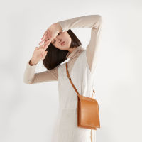 dashbrand DA17 Conductor Bag – Brown กระเป๋าสะพายใส่โทรศัพท์ หนังแท้ สีน้ำตาล Minimal Leather Phone Bag