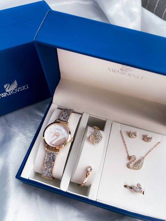 new-set-นาฬิกา-เครื่องประดับ-swarovski-สแตนเลส-งาน-boxset-หรูหราเหมือนเดิม-ตัวนาฬิกาเป็รเพชรรอบวง-มาพร้อมกล่อง
