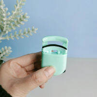 Travel Mini Eyelash Curler Clip ที่ดัดขนตาแบบพกพาพร้อมแถบเปลี่ยนสำหรับเครื่องมือแต่งหน้าสำหรับผู้หญิง