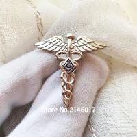 【CW】 Silver Color 30mm Masonic Lapel Pin Freemason Lodge Medical Doctor Pins and Brooch Masonry Wings Snake Symbol Free Masons Badge