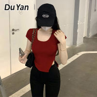 Du Yan เสื้อยืดแขนสั้นคอกลมสีขาวแบบไม่สม่ำเสมอสำหรับผู้หญิง2023สไตล์บริสุทธิ์เสื้อสไปซ์สาวเกาหลีเสื้อเชิ๊ตสตรีเข้ารูปชายเสื้อสั้น