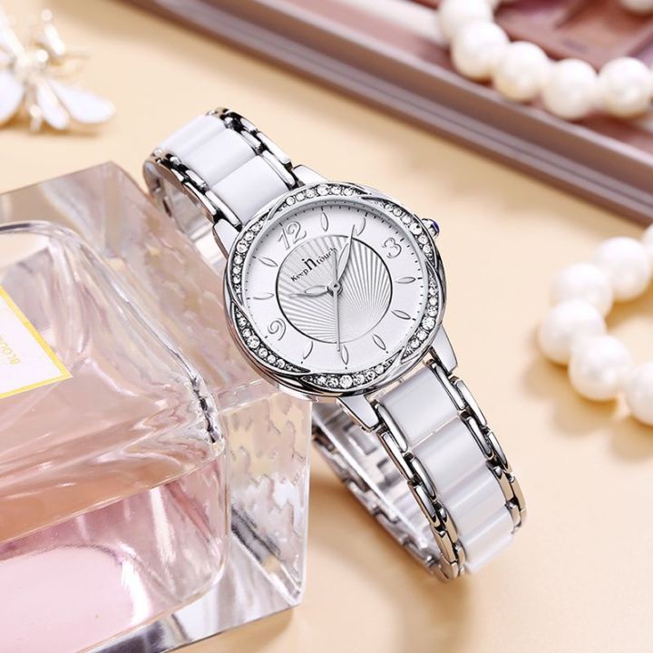 นาฬิกาผู้หญิงเซรามิกตัวล็อกแบบผีเสื้อสายเหล็กนาฬิกาผู้หญิงกันน้ำเรืองแสงสินค้าใหม่หรูหรา