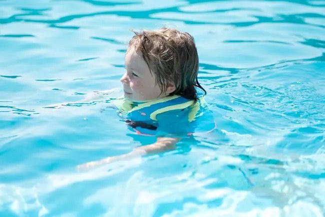 เสื้อฝึกว่ายน้ำรุ่น-swimvest-สำหรับเด็กน้ำหนักตัว-15-25-กก-และ-25-35กก-ดีไซน์แบบใหม่ช่วยลดความเสี่ยงที่เกิดจากการเสียดสีกับวงแขน