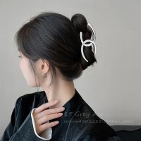 [COD] High-end silver letter hair clip simple temperament large shark niche volume multi-disc female