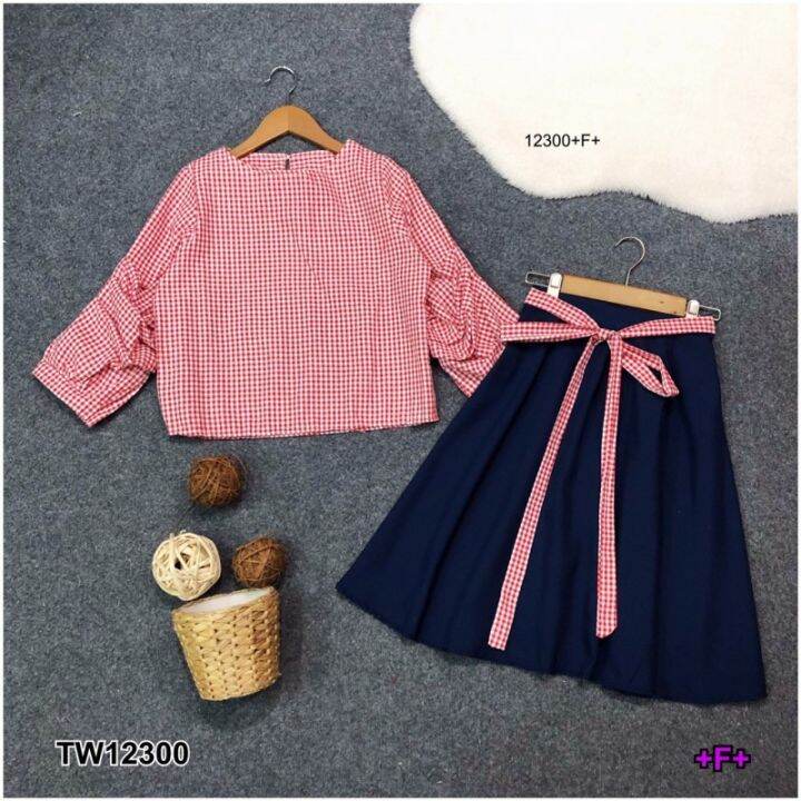 tw12300-set-2-ชิ้น-เสื้อลายสก็อตแขนย่น-กระโปรงสั้นผูกเอว