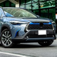 สำหรับ Toyota Corolla Cross 2020 2021 Chrome ด้านบนกระจังหน้ากลางย่างแถบขึ้นรูปฝาครอบตกแต่งรถยนต์จัดแต่งทรงผมสีฟ้า