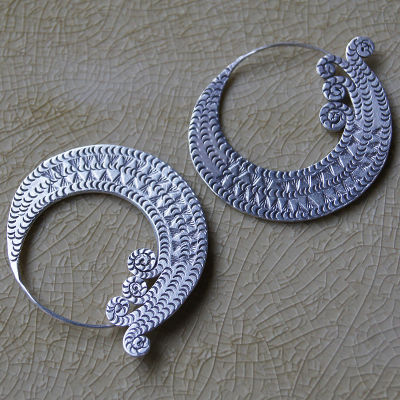 Thai design earrings pure silver Karen hill tribe 99 % งานทำด้วยมือ ตำหูเงินกระเหรี่ยงทำจากมือชาวเขางานฝีมือ ของฝากชาวต่างชาติชอบมาก ชาวยุโรป และอเมริกา