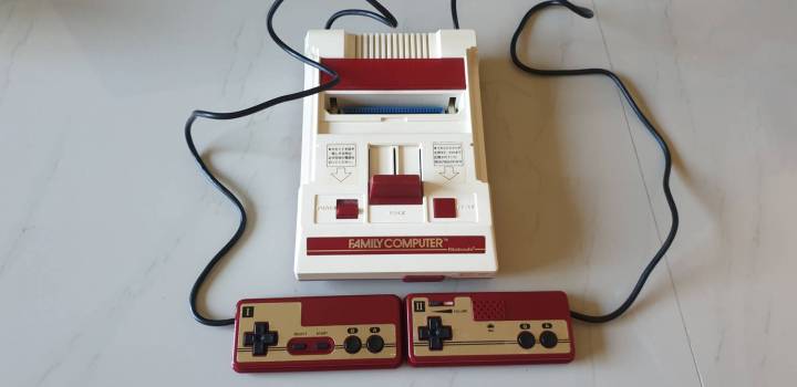 เครื่องเล่นเกมแฟมิคอมของแท้จากญี่ปุ่นครบชุด-ใช้งานได้ปกติ-พร้อมตลับเกมส์มาริโอ้-1