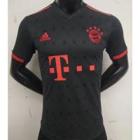 เสื้อกีฬาแขนสั้น ลายทีมฟุตบอล Bayern Second Guest สีดํา ไซซ์ S-XXL 22-23