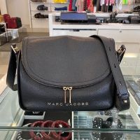 ของแท้!! พร้อมสงในไทย!! Marc Jacobs Groove Leather Large Leather Messenger ขนาด 12" มาพร้อมสายสะพายยาว