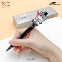 Woww สุดคุ้ม LAMY Safari x Hoshi Lucky Mascot – ปากกาโรลเลอร์บอล ลามี่ พร้อมมาสคอตโฮชิ ตุ๊กตาแมวนำโชค พร้อมกล่อง ใบรับประกัน ของแท้ ราคาโปร ปากกา เมจิก ปากกา ไฮ ไล ท์ ปากกาหมึกซึม ปากกา ไวท์ บอร์ด