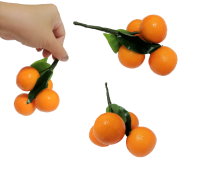 พวงลูกส้มผลเล็กปลอม ขนาดเท่าผลไม้จริง ผลไม้ปลอมเสมือนจริง จำนวน 1 พวง