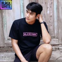 BWCB -เสื้อยืดสตรีทสกรีนลาย "LOGO Blackpink"-เสื้อผ้าอินเทรนด์เฉพาะบุค เสื้อยืดเท่ห์ เสื้อยืดฮิตๆ เสื้อยืดยี่ห้อ เสื้อยืดถูกๆ เสื้อยืด S-XXXL