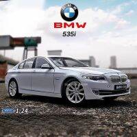 ของเล่นแบบชุดสะสมโมเดลรถยนต์ขนาดหล่อโมเดลรถของเล่น BMW 535I สำหรับของขวัญของชำร่วยในงานเทศกาล1/24