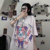 【S-8XL】ญี่ปุ่นชายและหญิงคู่เวอร์ชั่นเกาหลี ins ฮาราจูกุเสื้อสีดำเข้มอะนิเมะหลวมสุทธิสีแดงสุดร้อนเสื้อยืดสีดำน้ำ