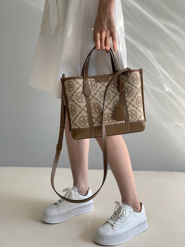 Tory Burch Embroidered T-Monogram tote bag Hazelnut Cotton ref