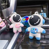 Creative Spaceman Astronaut Doll Keychain Girl Hair Ball Backpack Pendant Couple Doll Ornament Small Gift创意太空人宇航员公仔钥匙扣少女毛球背包挂件情侣公仔挂饰小礼物