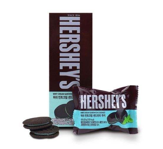 ขนมเกาหลี-hersheys-choco-and-mint-cream-sandwich-cookies-เฮอร์ชี่ส์สอดไส้ครีมรสช็อคโกแลตและมิ้นท์-นำเข้าจากเกาหลี