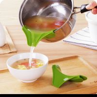 【CC】 Funnel Anti-spill on Pour Soup Spout Pot Pan Drain Basket Rice Filter Leakproof Side Drainer