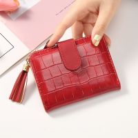 New Short Wallet for Women Crocodile Pattern Large Capacity Card Holder PU Leather Student Ladies TASSEL Hand Money Bag Wallets