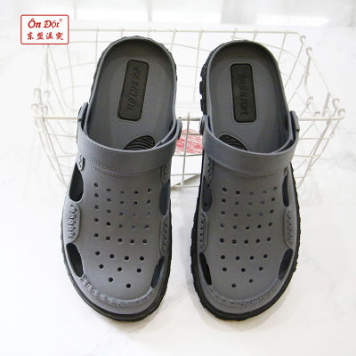 New style รองเท้าแตะเวียดนาม WENTU รองเท้าแตะใช้คู่รองเท้าผู้ชายแฟชั่นกลางแจ้งในร่มสองสีตาข่ายรูรองเท้า 180