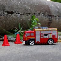 RC FIRE ENGINE รถฉีดน้ำดับเพลิง บังคับวิทยุ มาตราส่วน 1:58 รีโมทบังคับไร้สาย เดินหน้า ถอยหลัง เลี้ยวซ้ายขวา (แดง)