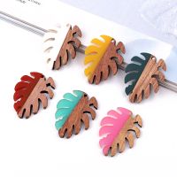 【YD】 2pcs Leaves Wood Resin Charms Jewelry Findings Earrings Necklace Pendants Accessories